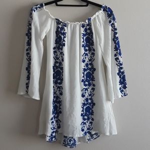 Lulu's White Embroidered Tunic Top Size Small